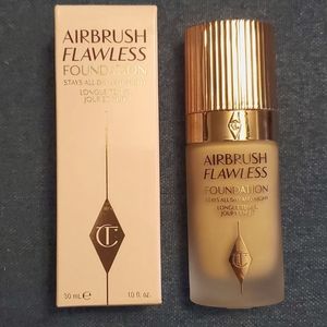 Charlotte Tilbury Foundation - 5 Warm, Airbrush Flawless Foundation - New